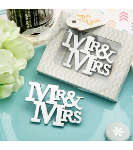 LOTE 33 ABREBOTELLAS MR & MRS  EN CAJA REGALO