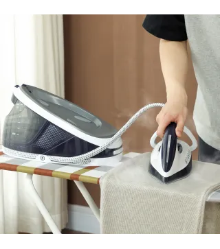 Centro de Planchado 2600W 100 g/min 8 Bares Función ECO Suela de Cerámica Sistema Antical Depósito Extraíble 1,5 L Azul