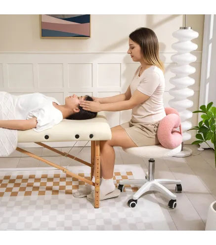 Taburete con Ruedas Respaldo Altura Regulable 63-77 cm Tapizado en Tejido de Borreguito Blanco y Rosa