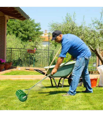 Rodillo Aireador de Césped con Clavos y Mango Desmontable de 100 cm en Tres Piezas para Aflojar el Suelo 45 cm Ancho