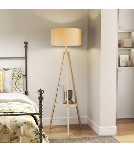 Lámpara de Pie Tipo Trípode con Estructura de Madera Natural y Pantalla de Tela Gris con Estante Integrado 48x48x153 cm