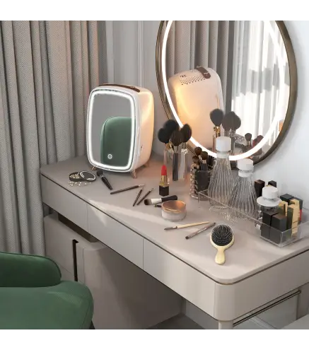 Nevera para Cosméticos Pequeña con 6L Capacidad con Puerta con Espejo y Luces LED Ajustables 24,3x19,4x35,6 cm Blanco