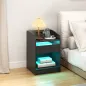Mesita de Noche con Estación de Carga Luz LED RGB Cajón Estante Abierto Puertos USB y Control Remoto 40x40x58 Cm Negro