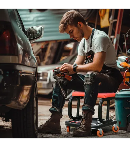 Taburete de Taller Móvil con Ruedas Bandeja para Herramientas y Estructura de Acero Carga 100 kg para Garaje Rojo