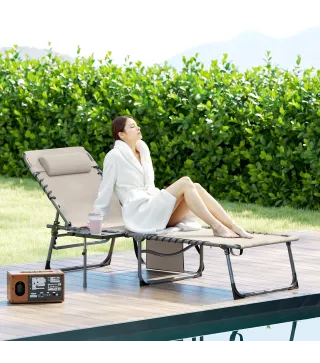 Tumbona Plegable con Respaldo Ajustable Reposacabezas Bolsillo Lateral Bandeja y Estructura de Acero 190x60x31 cm Crema