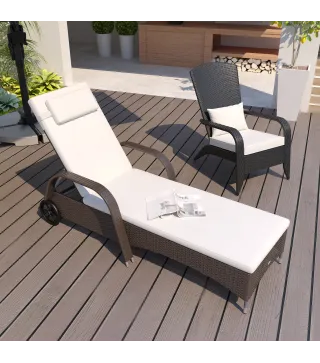 Tumbona de Ratán de Jardín Chaise Longue con Respaldo Ajustable en 5 Posiciones Cojines Acolchados Reposacabezas y 2 Ruedas Carg