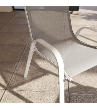 Set de 4 Sillas de Exterior Apilables con Asiento de Malla Respaldo Alto y Marco de Acero para Jardín o Terraza Gris