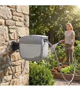 Carrete de Manguera Retráctil 10+1 m con Boquilla de 2 Modos Bloqueo Automático y Retracción Controlada Soporte Gris