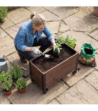 Jardinera Exterior de Madera con Ruedas con Orificio de Drenaje y Tela no Tejida Macetero 60x30x41 cm Marrón Oscuro