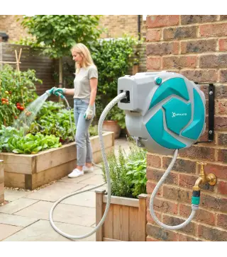 Manguera Retráctil de Pared con Carrete de 10+1 m con Retorno Enrollado Automático y Boquilla de 7 Funciones Gira 180°