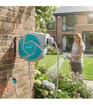 Manguera Retráctil de Pared con Carrete de 10+1 m con Retorno Enrollado Automático y Boquilla de 7 Funciones Gira 180°