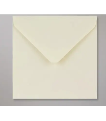 LOTE DE 50 SOBRES EN FORMATO CUADRADO EN  BLANCO ROTO