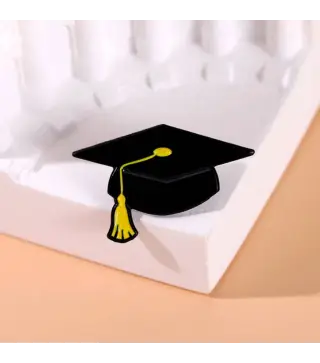 PIN GRADUACIÓN BIRRETE AMARILLO - Regalos Graduaciones