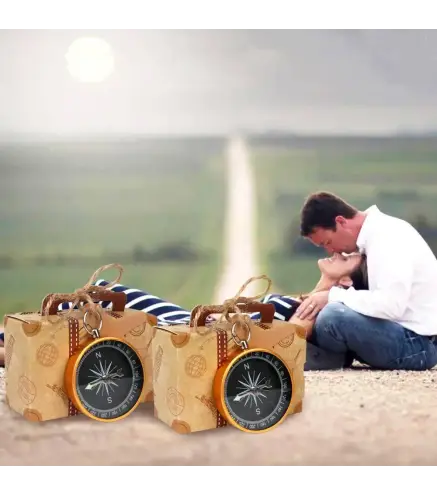 CAJA DE 60 BRÚJULAS EN CAJA MALETA CON TARJETA