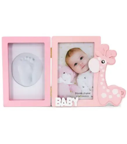 MARCO DE MADERA + HUELLAS JIRAFA ROSA
