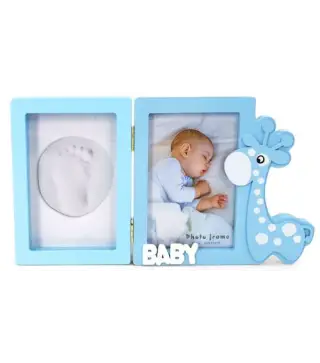 MARCO DE MADERA + HUELLAS JIRAFA AZUL