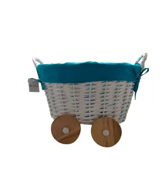 CESTA DE MIMBRE EN FORMA DE CARRITO AZUL