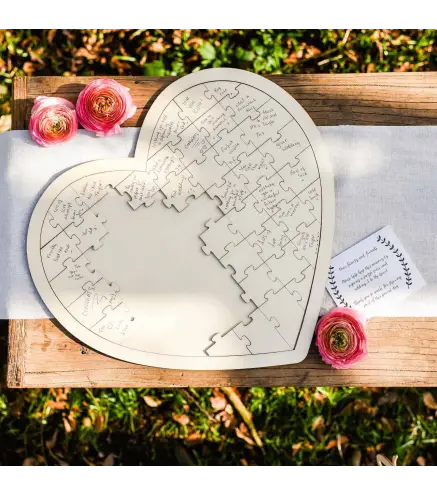 PUZZLE DE FIRMAS MADERA CORAZÓN 47 CM