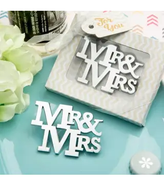 LOTE 33 ABREBOTELLAS MR & MRS  EN CAJA REGALO