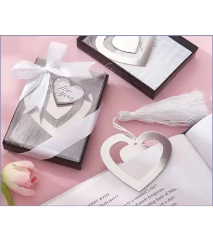 ELEGANTE PUNTO DE LIBRO CORAZON EN CAJITA CON LAZO