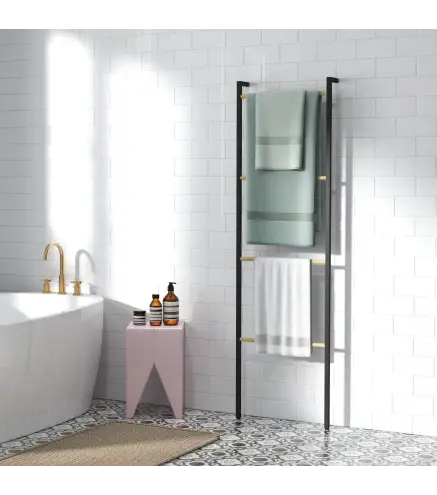 Toallero Apoyado en la Pared Toallero de Baño con 4 Barras de Bambú y Marco de Acero 49x5,5x167,5 cm Negro y Natural