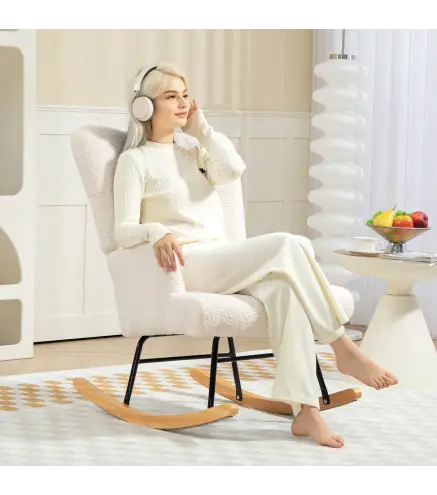 Silla Mecedora de Borreguito con Respaldo Capitoné y Base de Madera de Caucho para Salón o Dormitorio 65x88x87 cm Crema