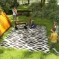 Alfombra de Exterior Reversible 182x274 cm con Patrón Geométrico Impermeable con Bolsa Blanco y Negro