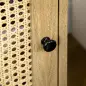 Juego de 2 Mesillas de Noche Estilo Cannage con Puerta y Estante Abierto Mesas Auxiliares 39x35x60 cm Natural Juego de 2 Mesillas de Noche Estilo Cannage con Puerta y Estante Abierto Mesas Auxiliares 39x35x60 cm Natural