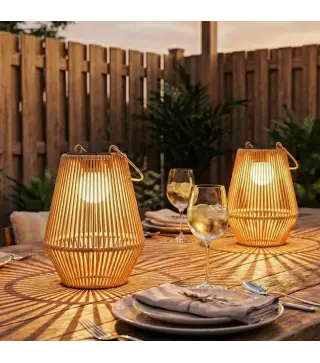 Set de 2 Farolas Solares Exterior Linternas Jardín de Ratán Colgantes con Encendido y Apagado Automático IP44 Marrón