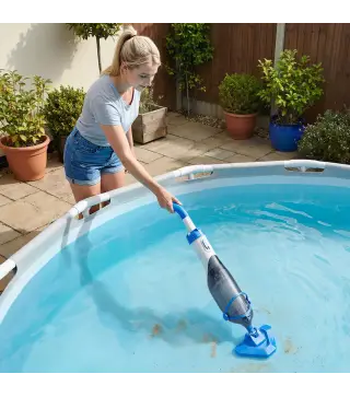 Limpiafondos de Piscina Manual Inalámbrica con Cepillo y Barra Ajustable de 63-150 cm para Piscinas Pequeñas Azul