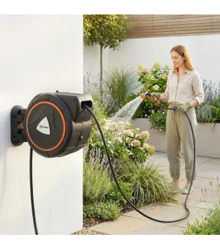 Carrete de Manguera Retráctil 23+2 m con 12 Modos de Rociado Bloqueo Automático Retracción Controlada Soporte Naranja