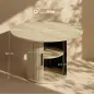 Mesa de centro redonda, mesa de salón con almacenamiento, puerta corredera de listones, 2 estantes, efecto madera natural