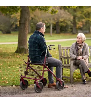 Andador para Ancianos Plegable con Asiento 4 Ruedas Altura Ajustable Frenos de Maneta Cesta Bandeja Porta Bastón Rojo