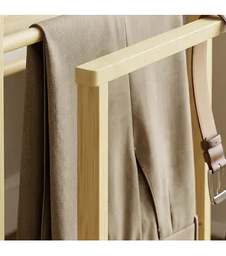 Galán de Noche de Bambú con Ruedas Barras para Ropa Soporte para Pantalones Bandeja y Estante Inferior Natural