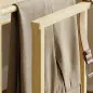 Galán de Noche de Bambú con Ruedas Barras para Ropa Soporte para Pantalones Bandeja y Estante Inferior Natural