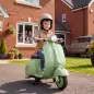 Moto Eléctrica para Niños Licencia VESPA Arranque Suave Ruedines Desmontables Luz Delantera Música, Bocina USB Verde Moto Eléctrica para Niños Licencia VESPA Arranque Suave Ruedines Desmontables Luz Delantera Música, Bocina USB Verde