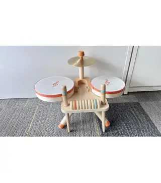 Tambor Infantil de Madera Instrumentos Musicales Montessori con Platillo Raspador y 2 Baquetas para 18 Meses a 6 Años