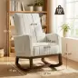 Silla Mecedora con Cojín Lumbar Tapizada en Franela de Nieve Respaldo Alto Base de Madera Bolsillos Laterales Crema Silla Mecedora con Cojín Lumbar Tapizada en Franela de Nieve Respaldo Alto Base de Madera Bolsillos Laterales Crema