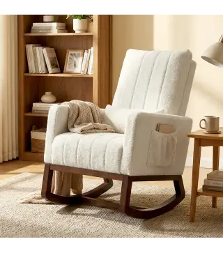 Silla Mecedora con Cojín Lumbar Tapizada en Franela de Nieve Respaldo Alto Base de Madera Bolsillos Laterales Crema