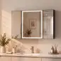 Armario de Baño con Espejo de LED Toma de Corriente 3 Puertas Antivaho Estantes Ajustables de Vidrio Templado Negro